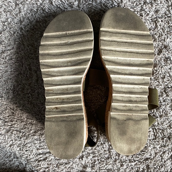 Steve Madden Green Bandi Platform Sandal - Picture 9 of 10